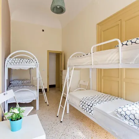Sunshine Hostel *